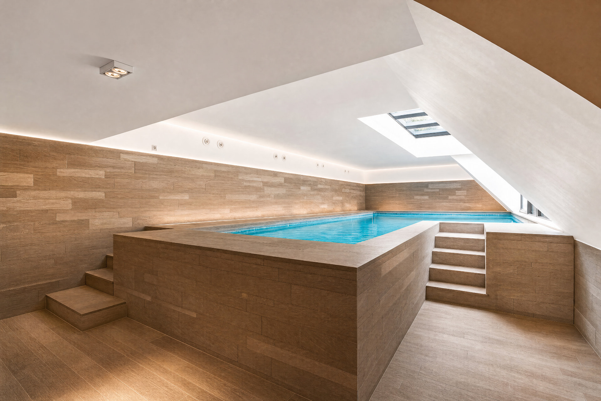 The indoor swimming pool at Villa Windsor